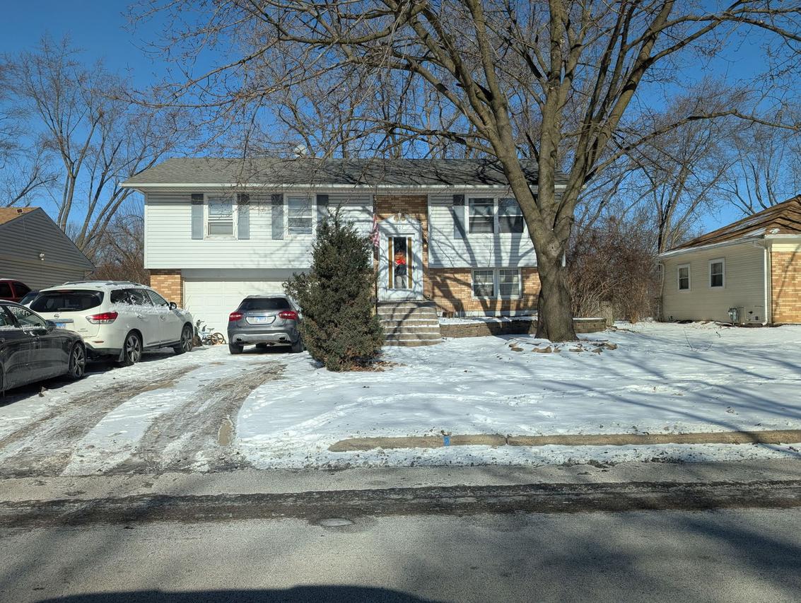 807 Hayward Ave., Streamwood, IL 60107