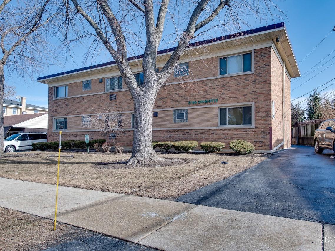 17 N Charlotte St. #L, Lombard, IL 60148