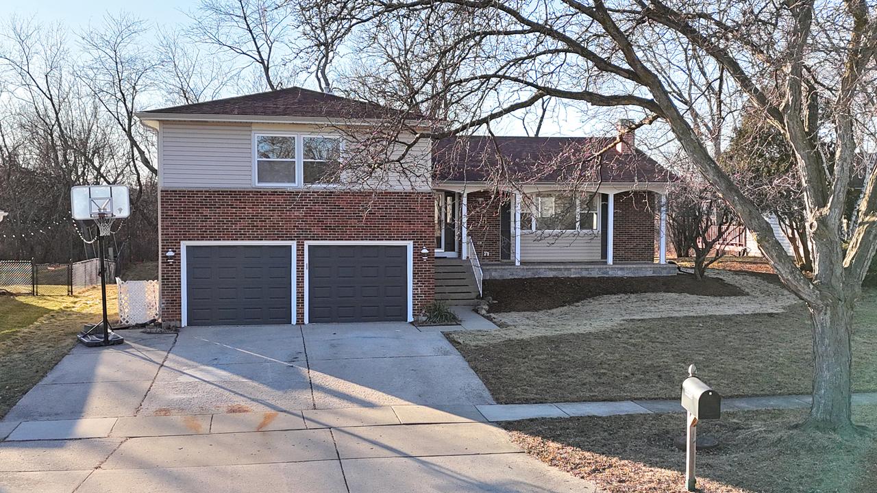 4490 Capstan Dr., Hoffman Estates, IL 60192