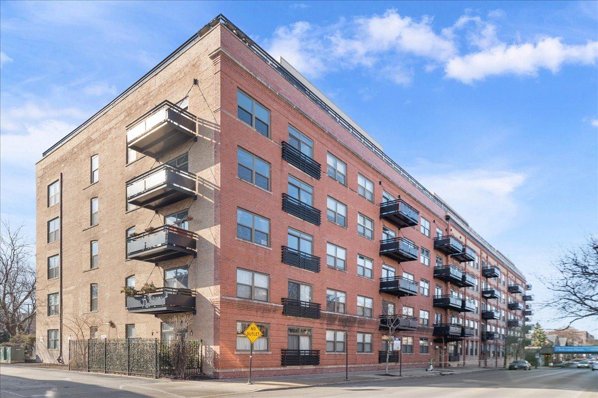 1735 W Diversey Pkwy. #203, Chicago, IL 60614