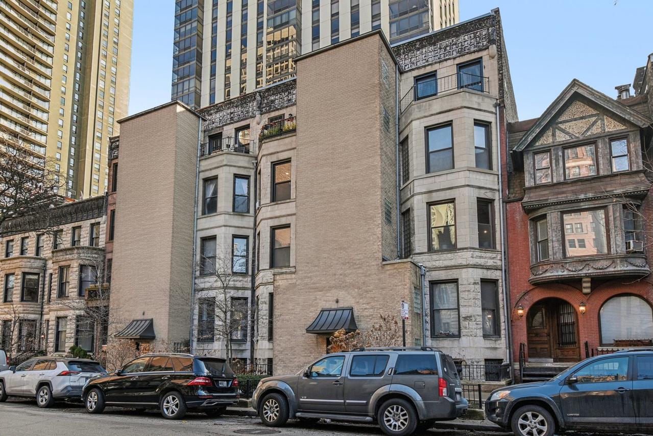 61 E Cedar St. #4A, Chicago, IL 60611