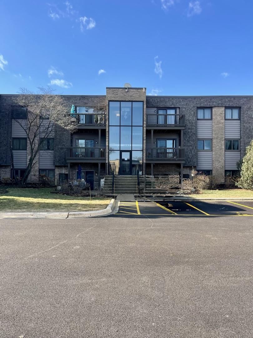 1442 Stonebridge Cir. #I8, Wheaton, IL 60189