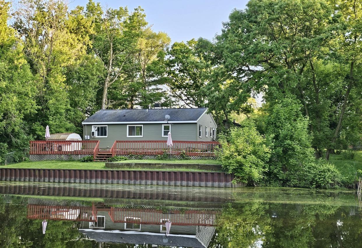 170 Hilldale Ln., Port Barrington, IL 60010