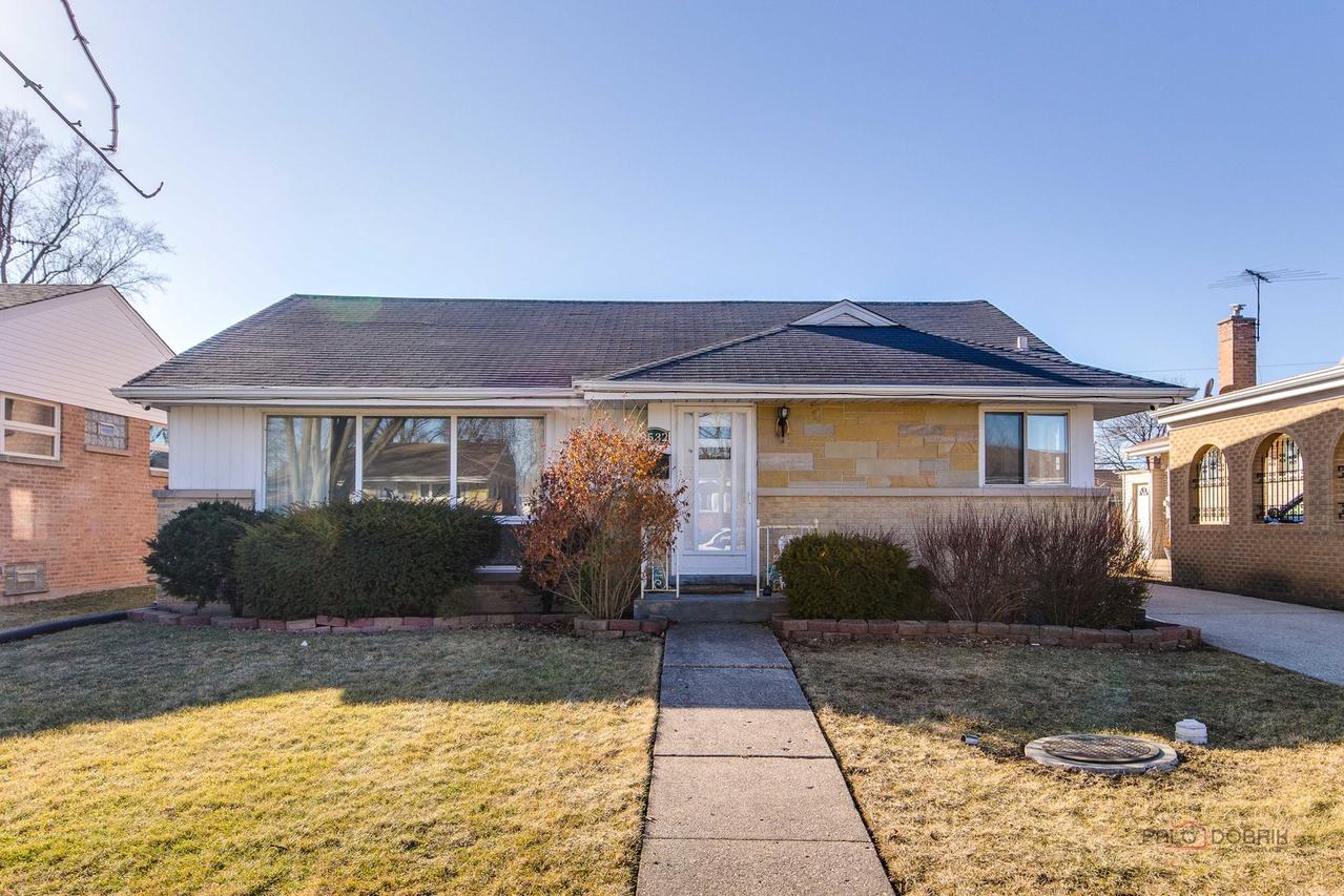 8532 N Oleander Ave., Niles, IL 60714