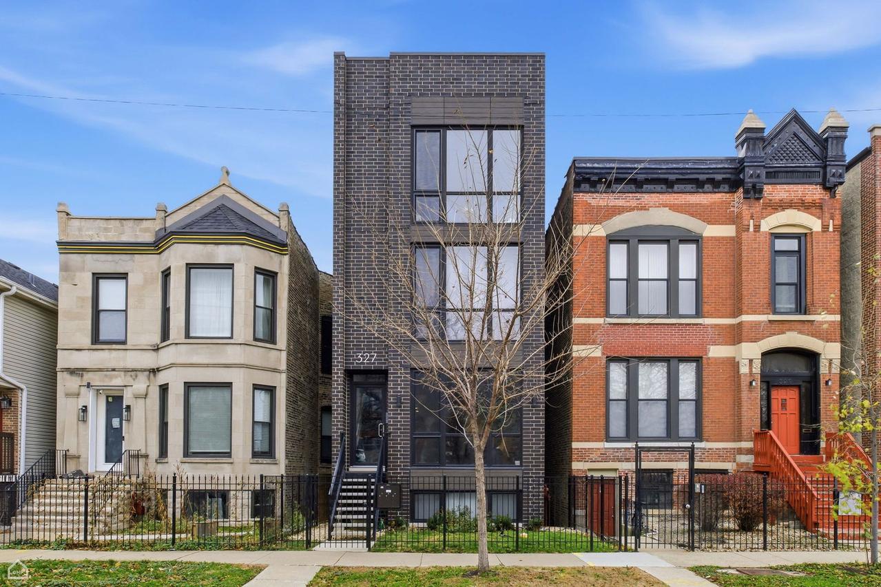 327 S Leavitt St. #1, Chicago, IL 60612