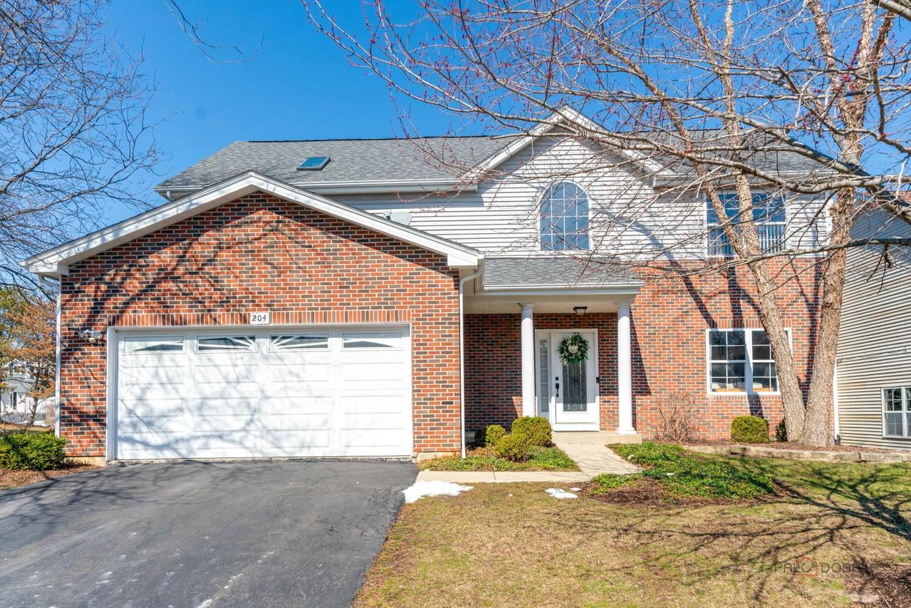 204 N Crooked Lake Ln., Lindenhurst, IL 60046