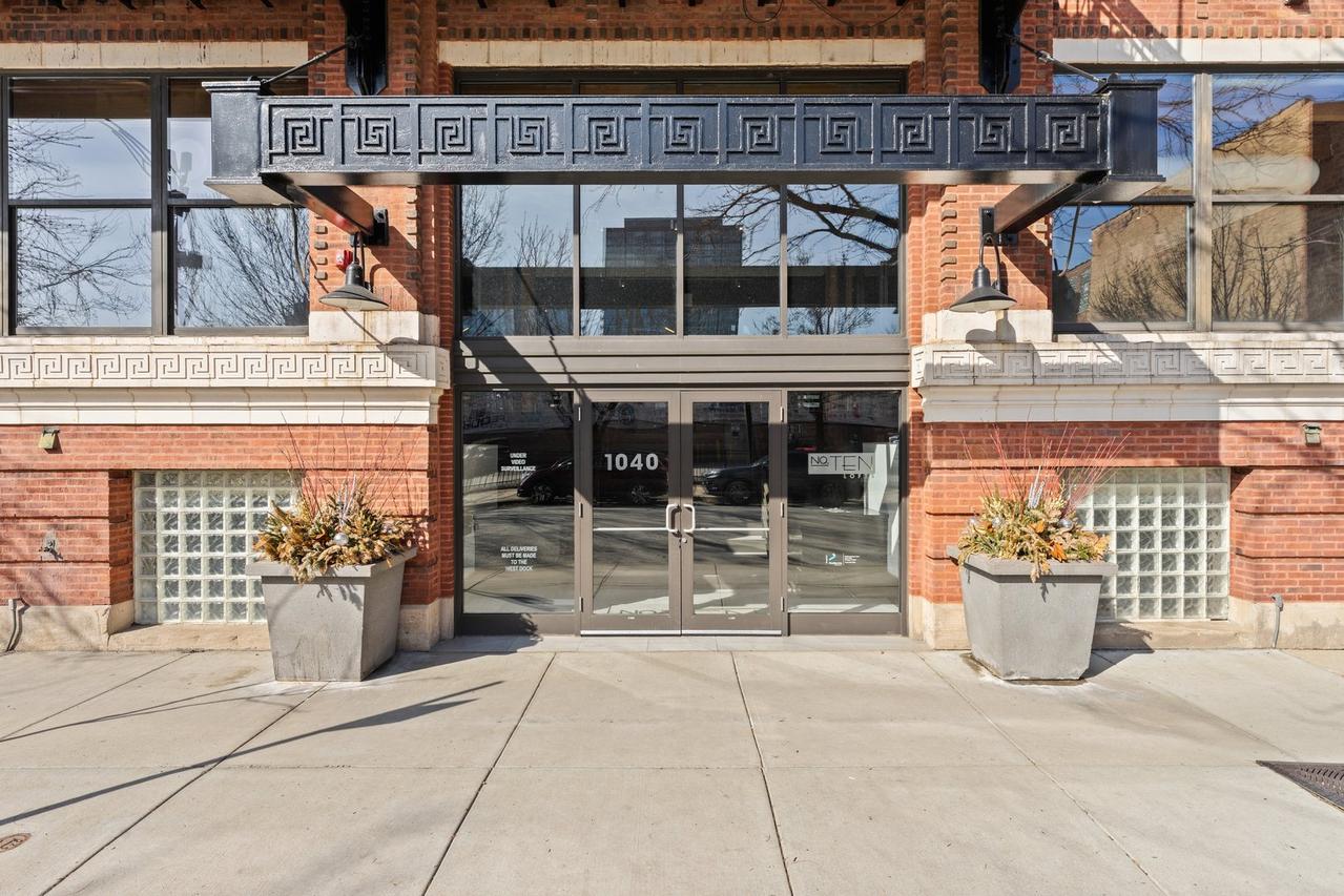 1040 W Adams St. #122, Chicago, IL 60607