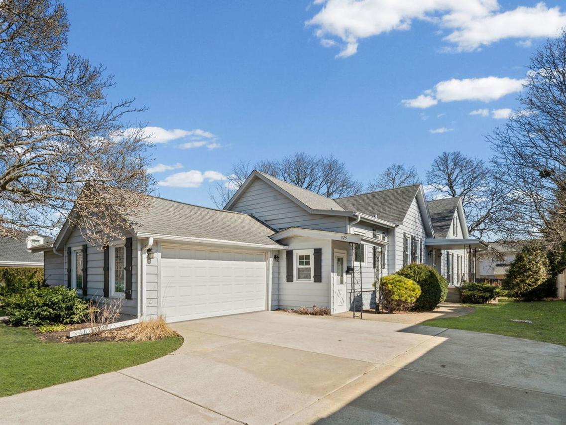 325 Bel Air Dr., Glenview, IL 60025