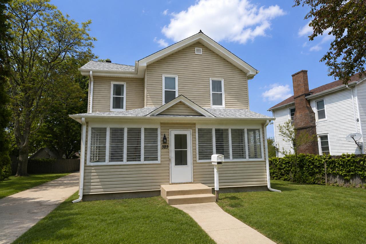 323 S Broadway Ave., Aurora, IL 60505