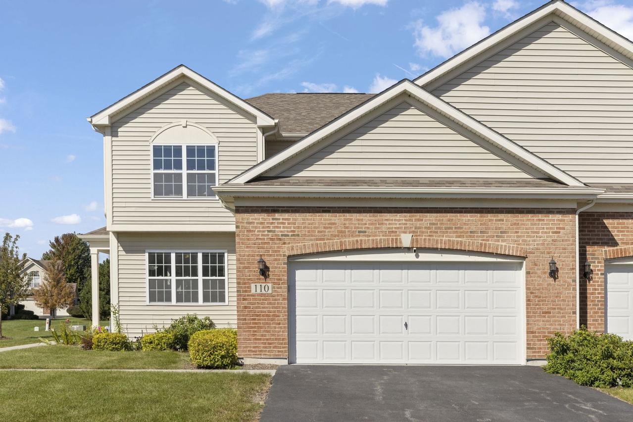 110 Easton Dr., Gilberts, IL 60136