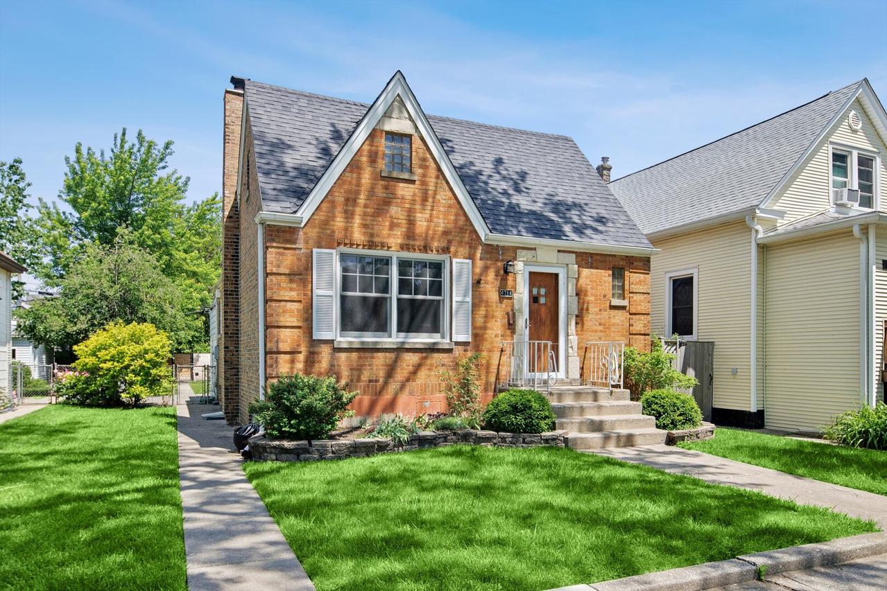 4714 W Warwick Ave., Chicago, IL 60641