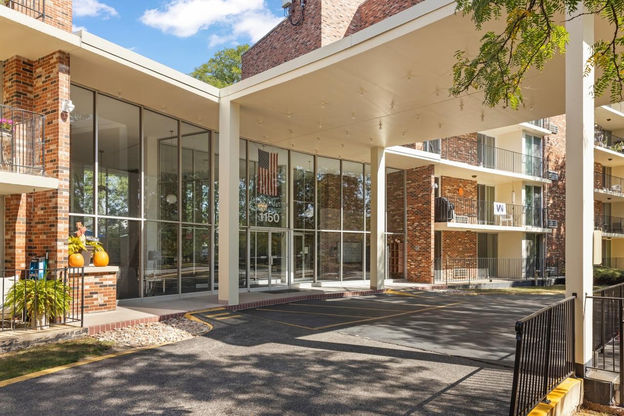 1150 E Jackson St. #1A, Lombard, IL 60148