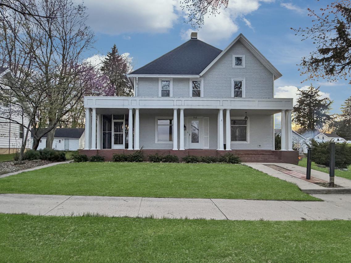 310 S 1st Ave., Forreston, IL 61030