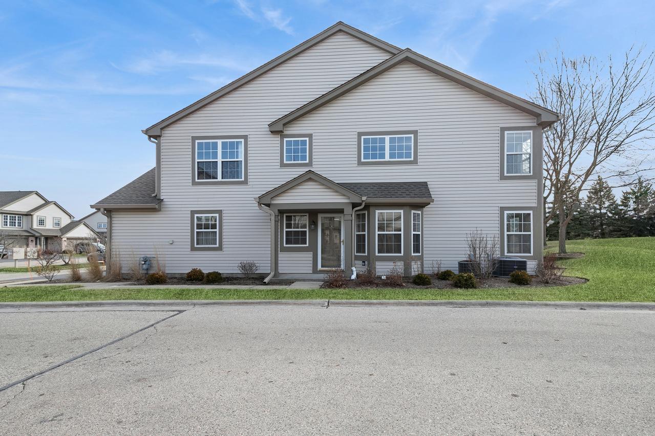 961 Sumac Ct., Lindenhurst, IL 60046