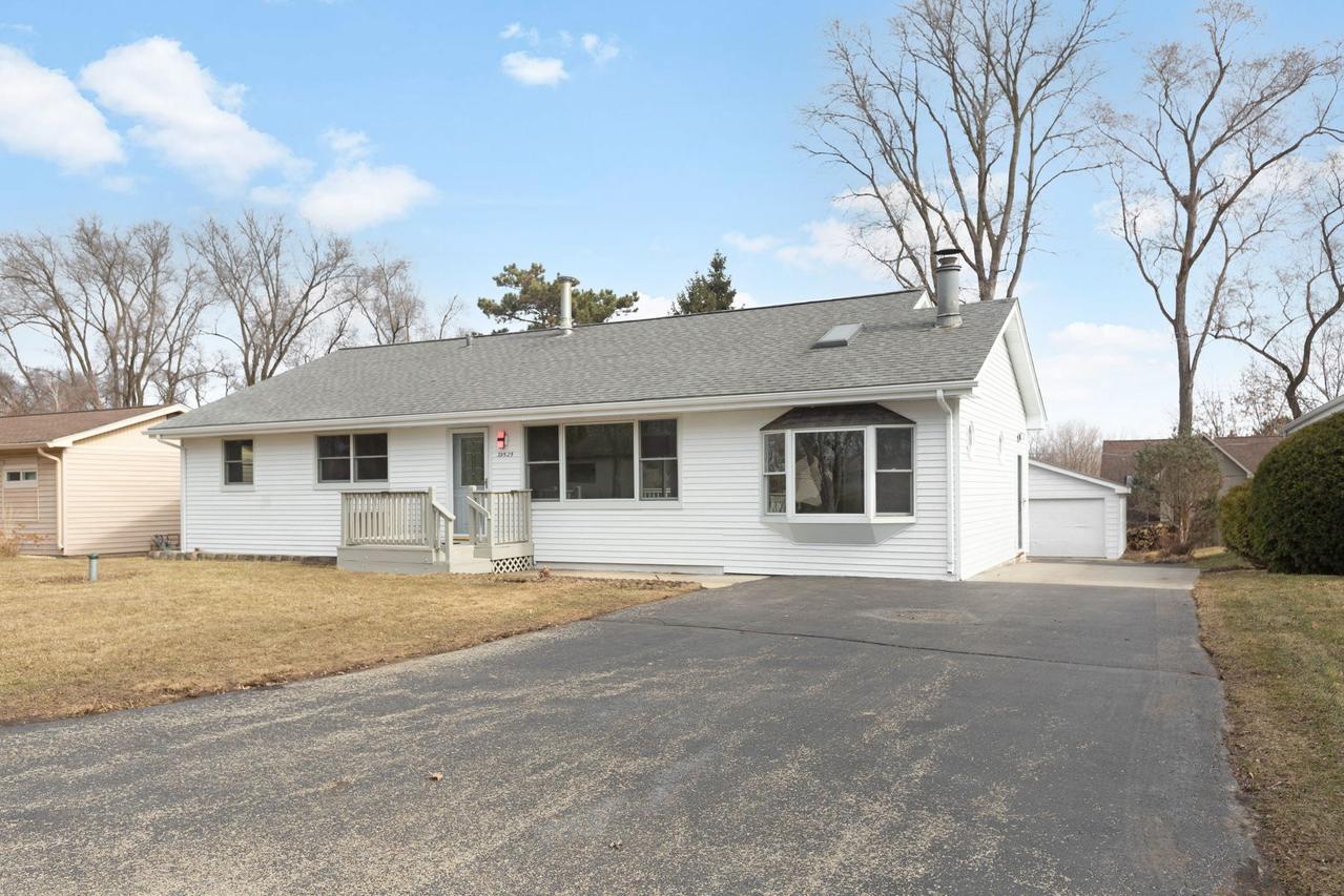 39525 N Highview Dr., Antioch, IL 60002