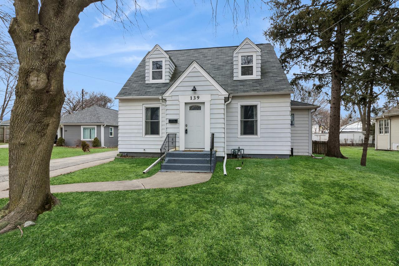 139 Elm St., Dekalb, IL 60115