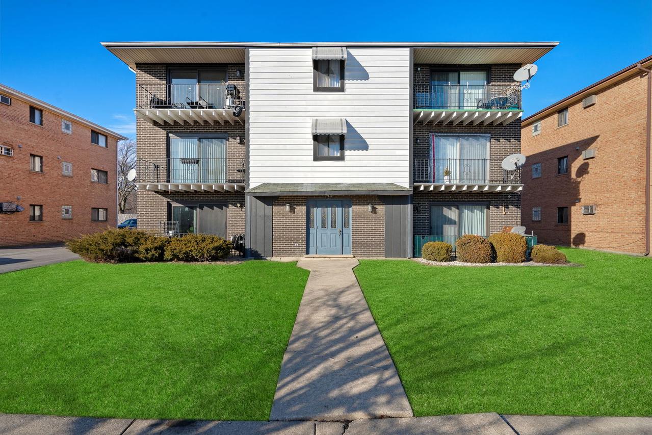 7242 W 86th St. #3A, Bridgeview, IL 60455