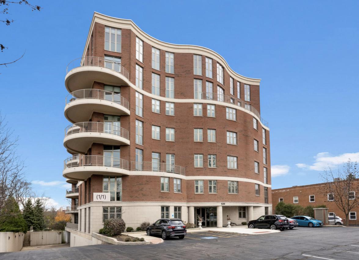 520 S Washington St. #304, Naperville, IL 60540