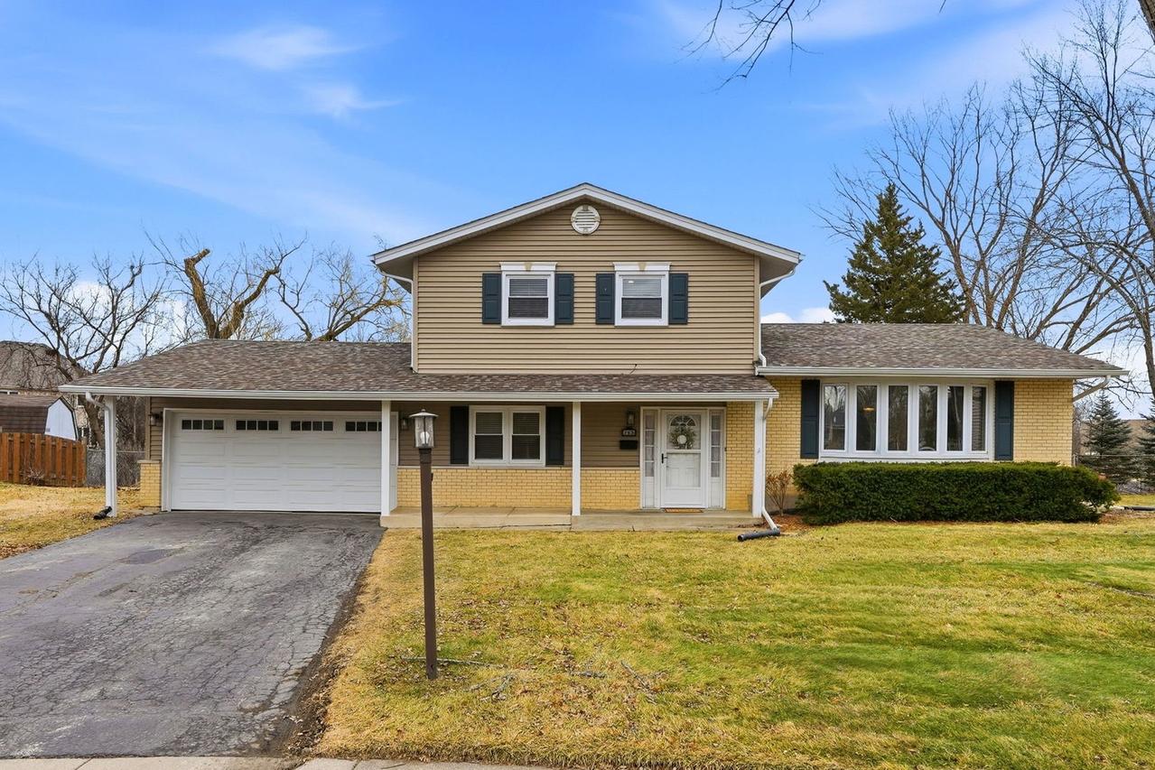 765 Concord Ln., Hoffman Estates, IL 60192