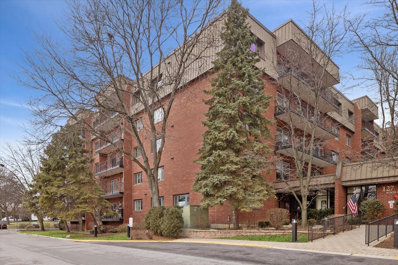 127 Acacia Cir. #508, Indian Head Park, IL 60525