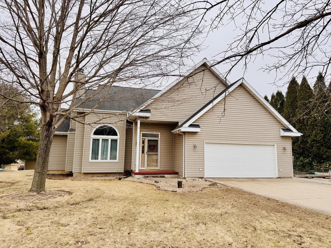 756 Marine Dr., Dixon, IL 61021