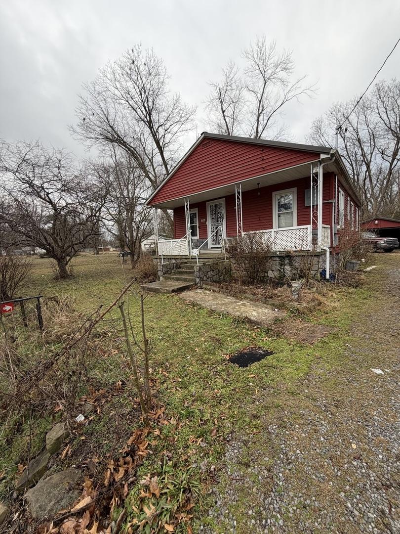 418 W Harrison St., Carrier Mills, IL 62917