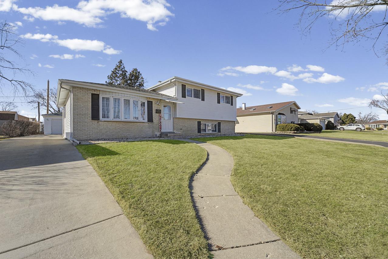 102 S Adeline Ave., Addison, IL 60101