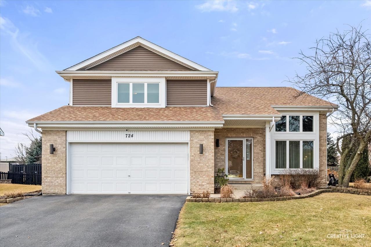 724 Small Ct., Naperville, IL 60563