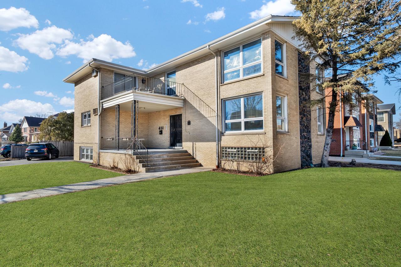 484 Shenstone Rd., Riverside, IL 60546