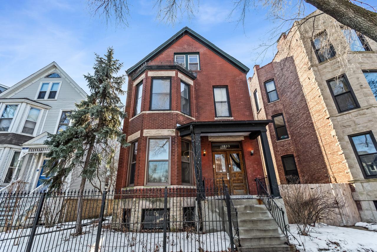 1033 W Wellington Ave., Chicago, IL 60657
