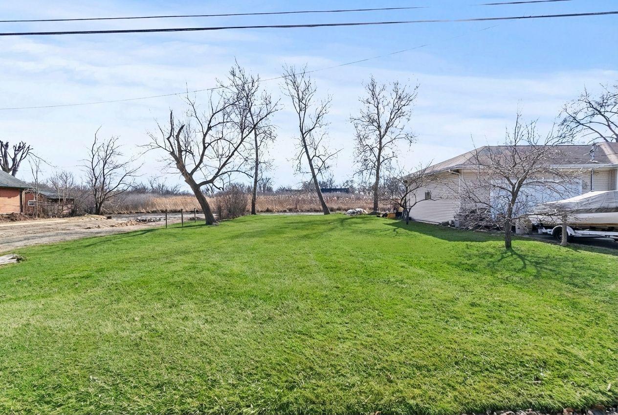 818 Sheridan Dr., Wauconda, IL 60084