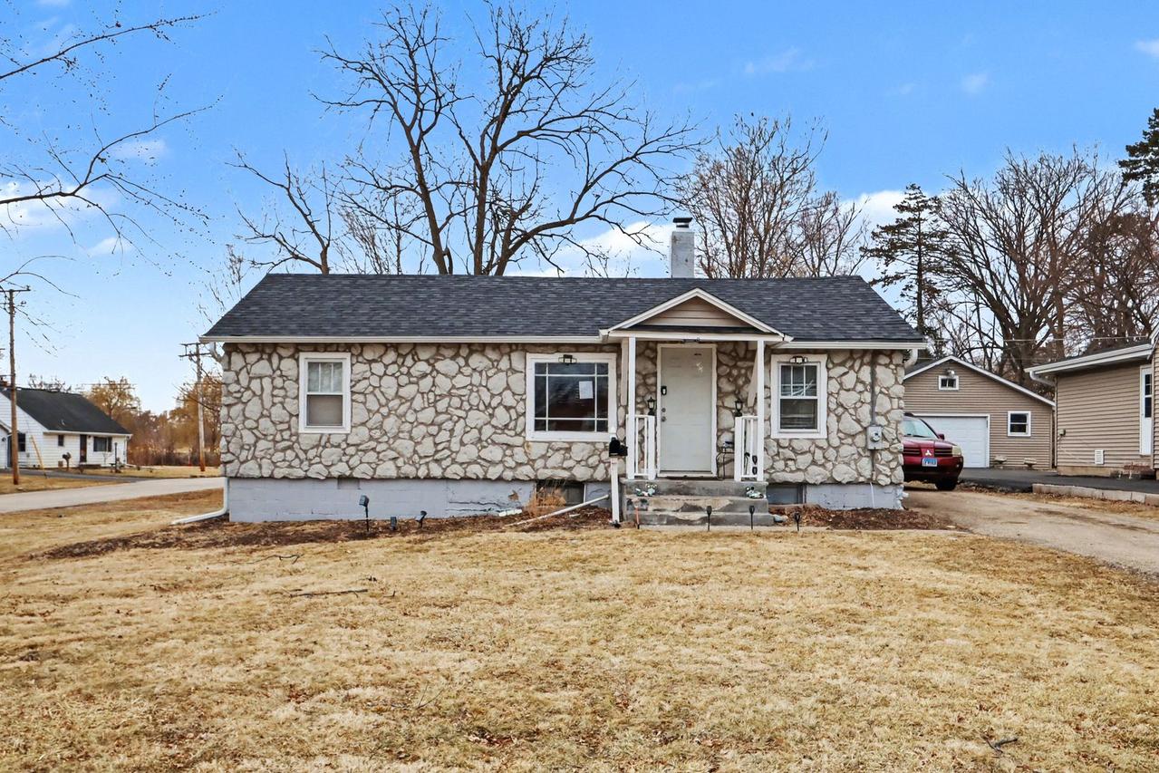 527 S Calumet Ave., Aurora, IL 60506