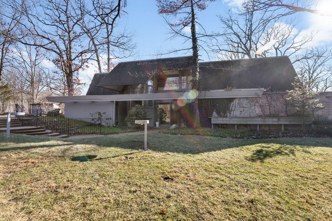 385 Greenwood Ave., Lake Forest, IL 60045