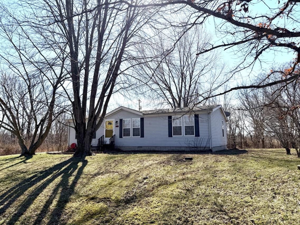 392 W Shirley Ln., Richview, IL 62877