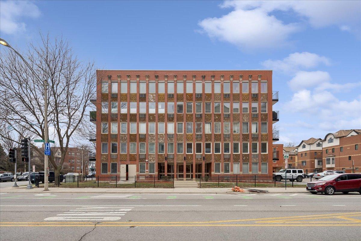 1041 Susan Collins Ln. #203, Oak Park, IL 60302