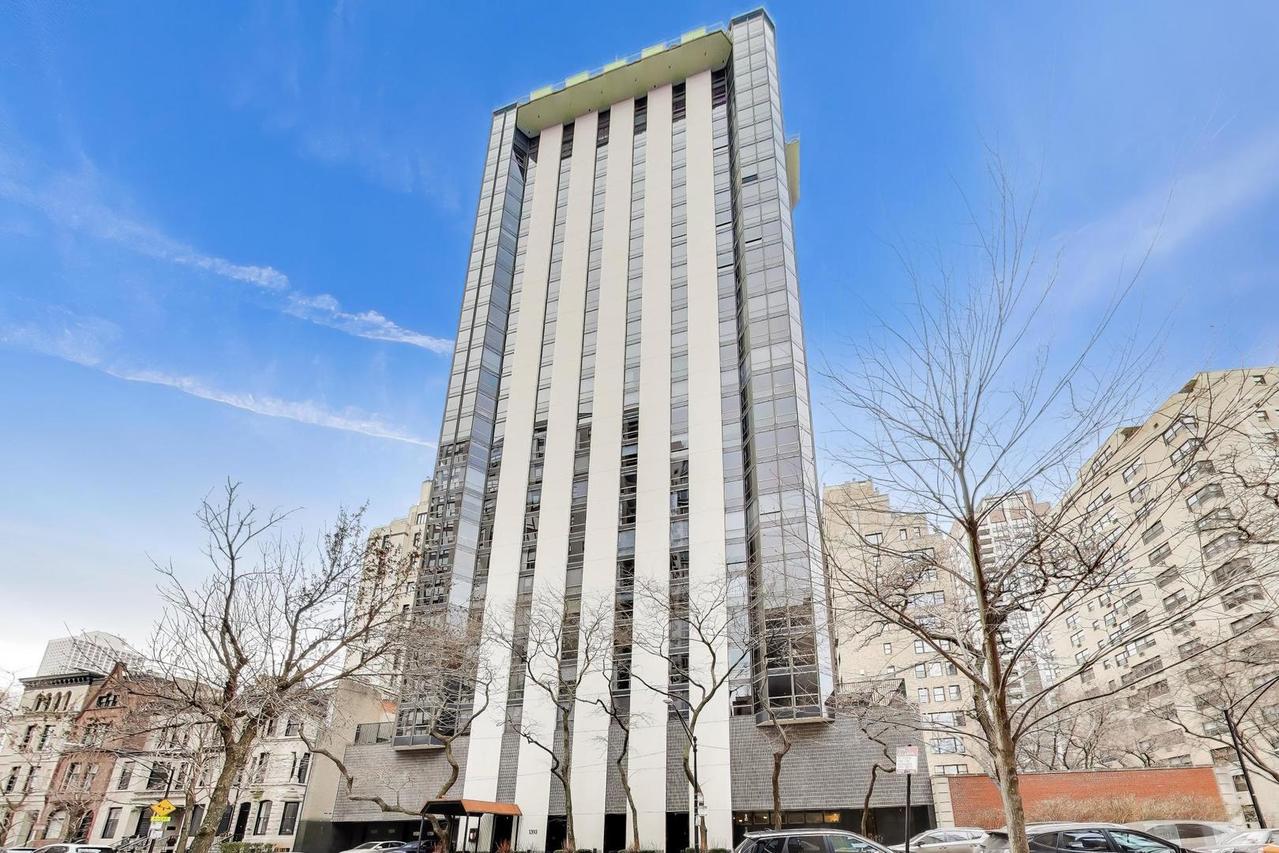 1310 N Ritchie Ct. #7B, Chicago, IL 60610