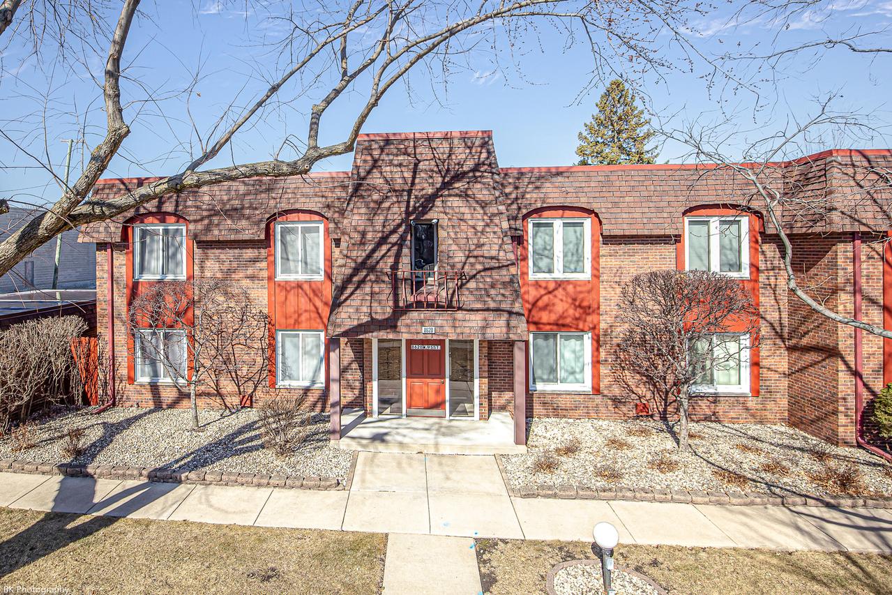 8620 W 95th St. #1A2, Hickory Hills, IL 60457