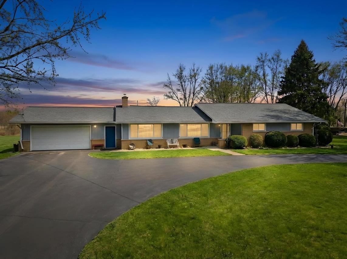 28007 Brickville Rd., Sycamore, IL 60178