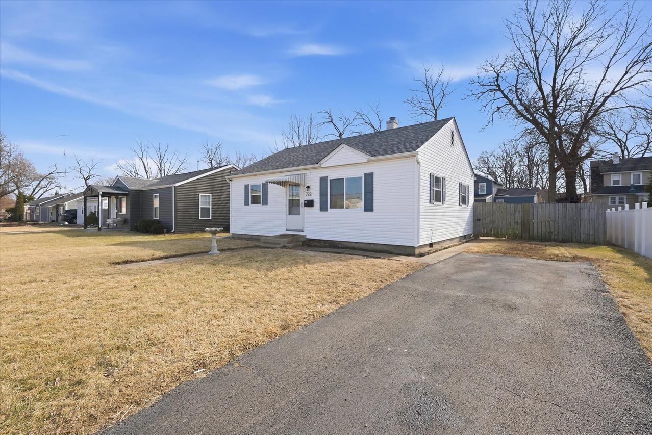 722 W Park Ave., Aurora, IL 60506