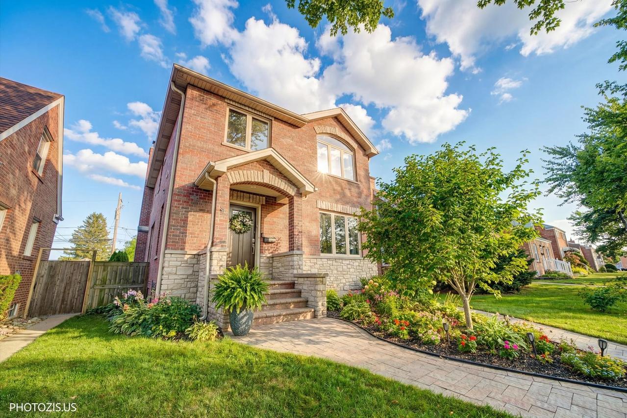 5233 N Osceola Ave., Chicago, IL 60656