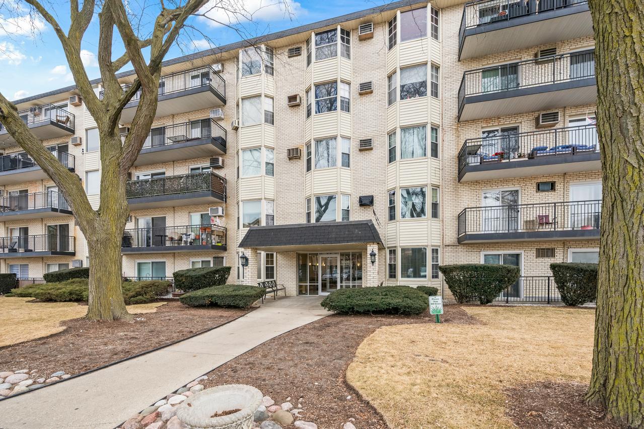 [Address Hidden by Seller], Morton Grove, IL 60053