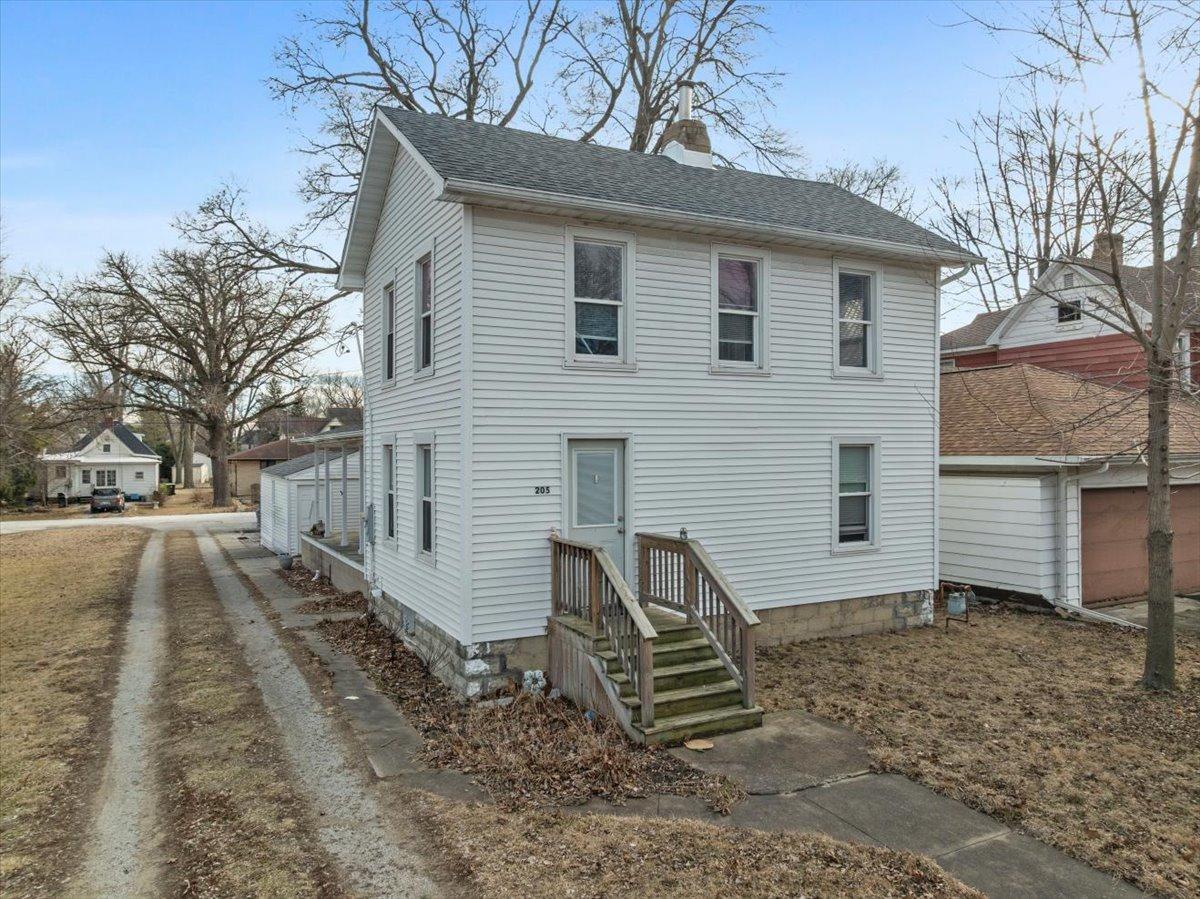 205 E Oak St., Fairbury, IL 61739