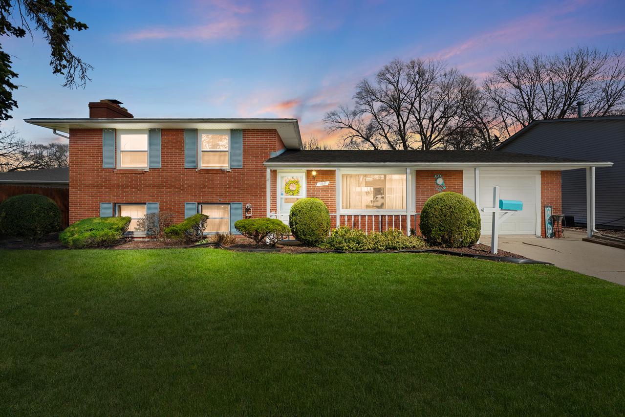 17541 SE Maple Ave., Lansing, IL 60438