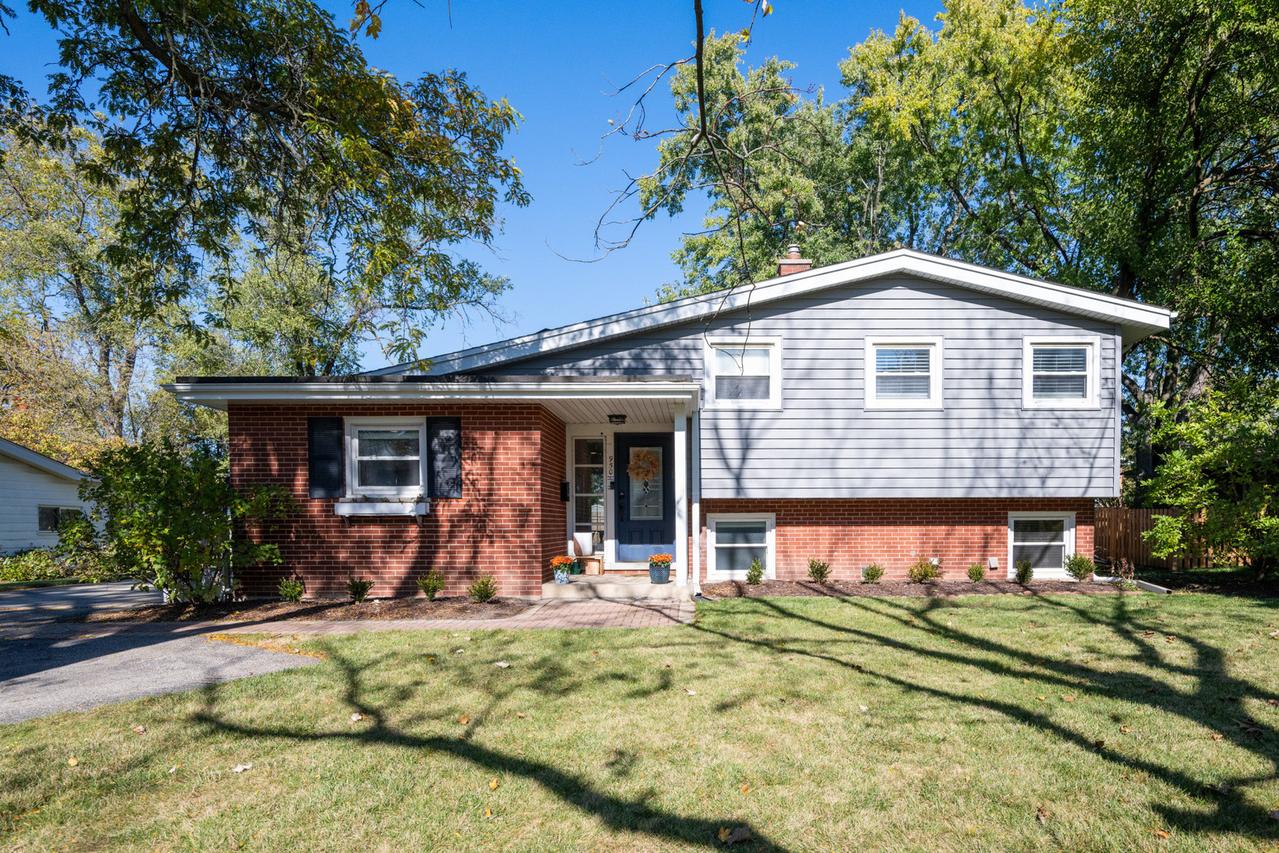 950 Brookside Ln., Deerfield, IL 60015