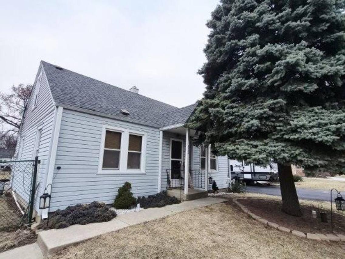 6934 W 96th St., Oak Lawn, IL 60453