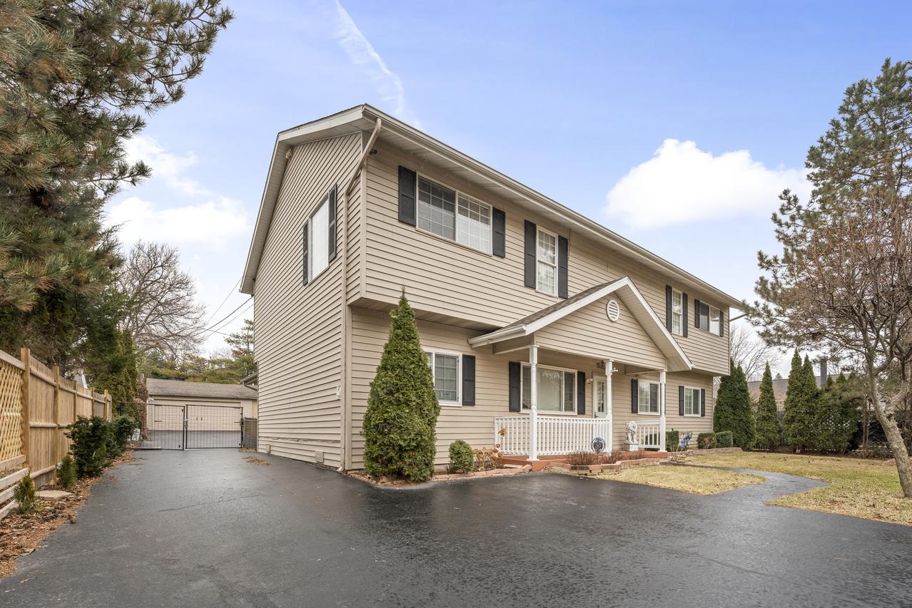 2819 Sun Valley Dr., Cary, IL 60013