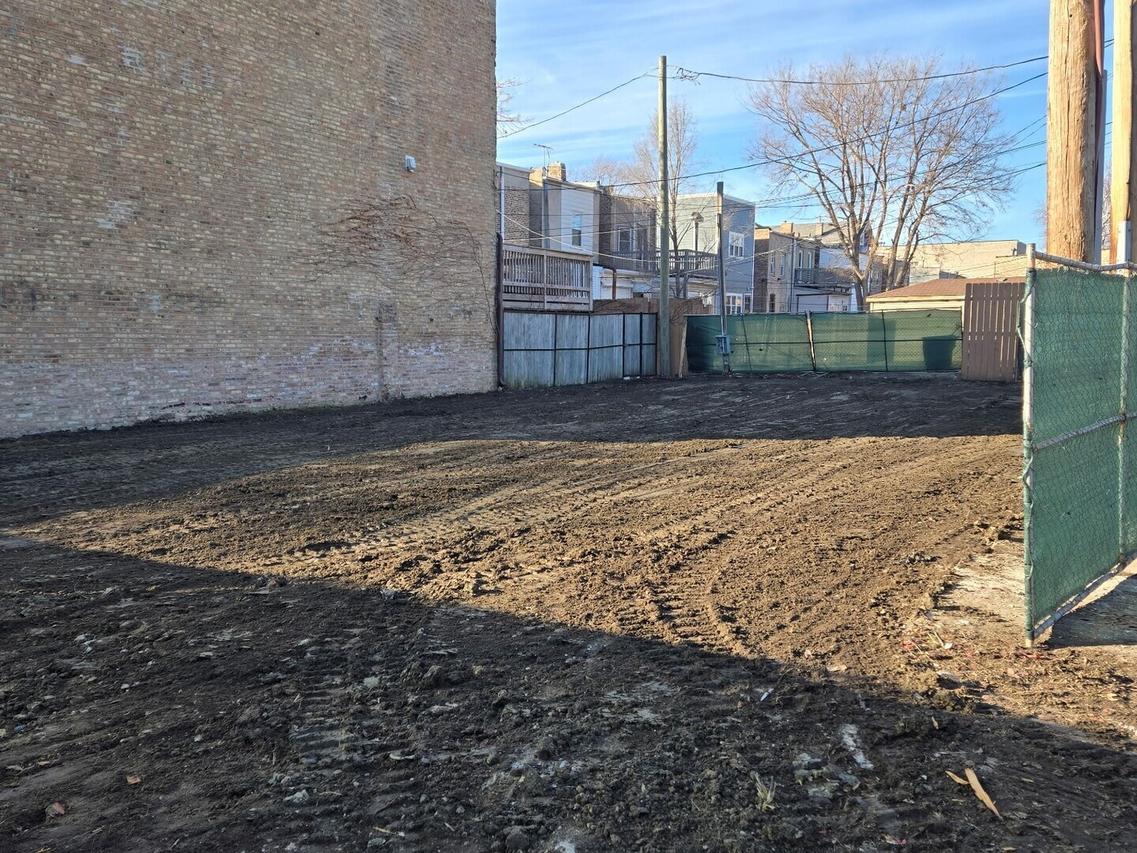 212 E 41st St., Chicago, IL 60653