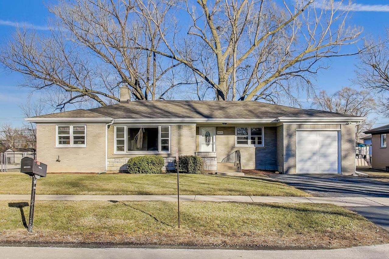 4N405 2nd Ave., Addison, IL 60101