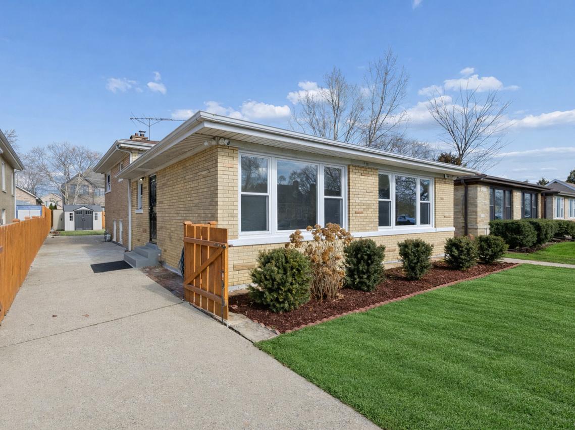 3836 W Estes Ave., Lincolnwood, IL 60712