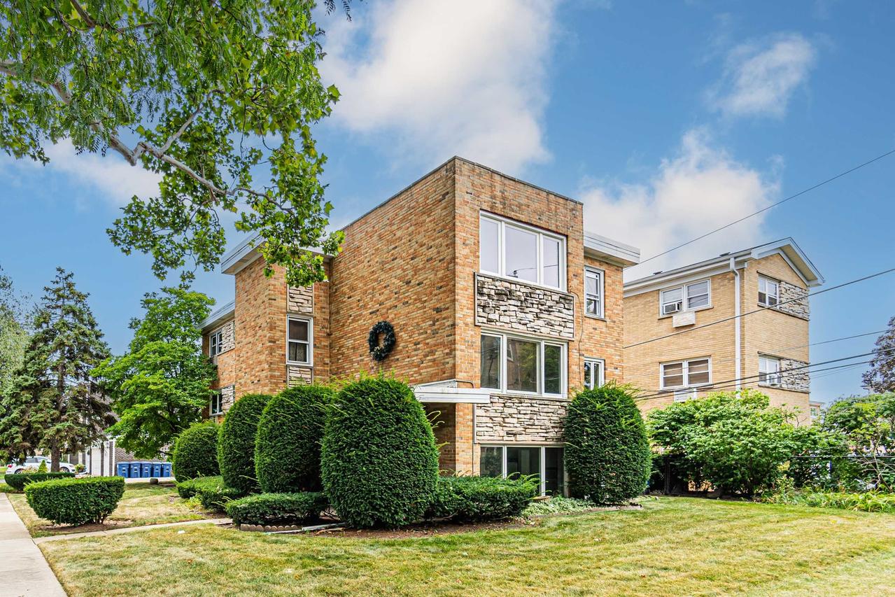 1044 Willson Dr., Des Plaines, IL 60016